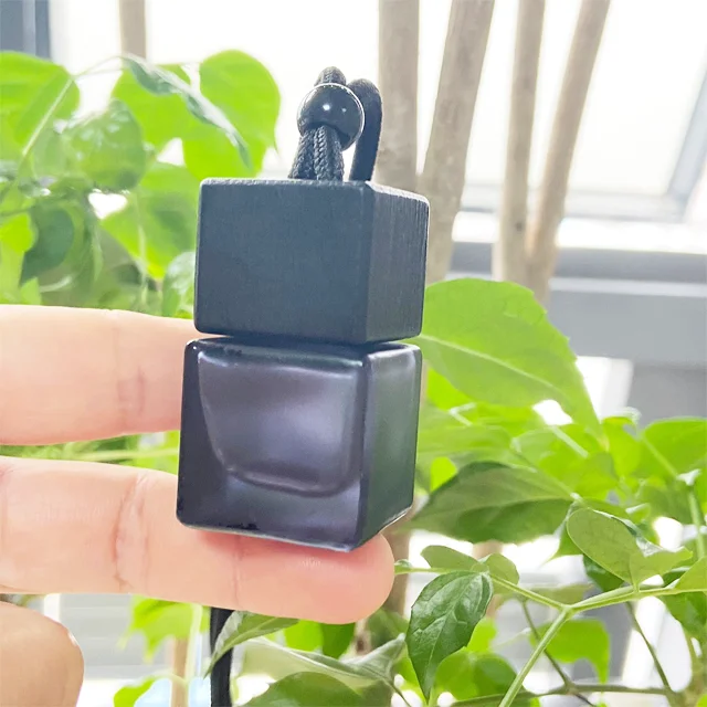 Luxury 8ml Empty Square Shape Black Mini Glass Bottle with Black Wooden Lid Hanging Perfume Essential Oil Car Diffuser Bottle
