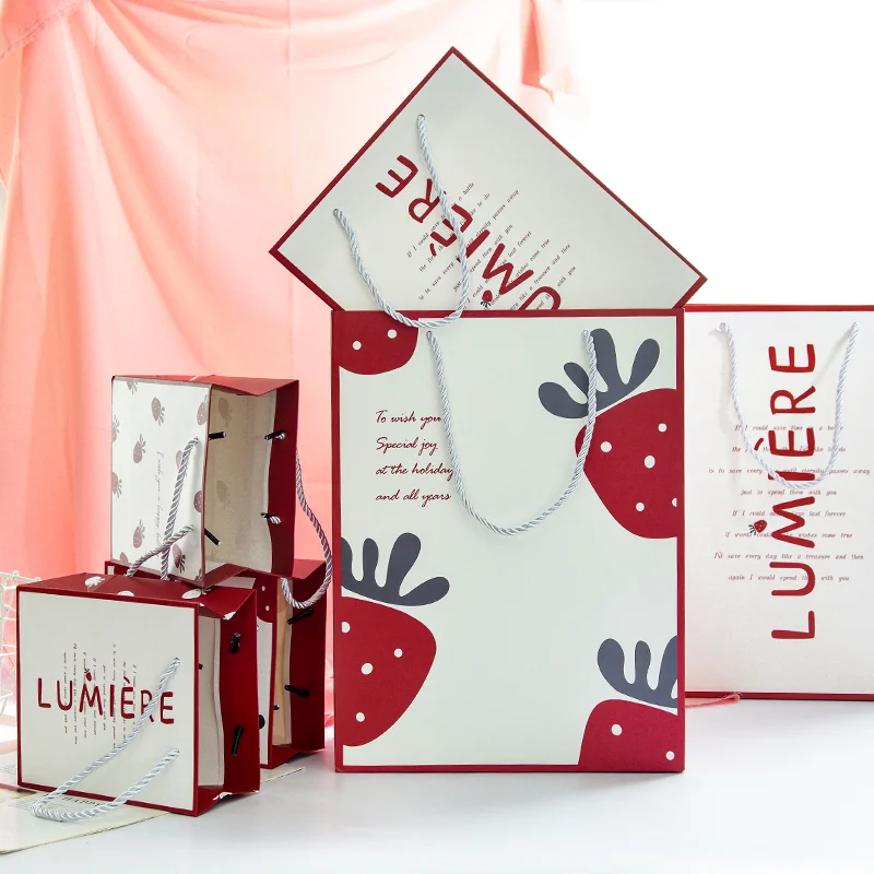 Manufacture Price Custom strawberry and letters pattern Luxury wedding birthday gift shopping paper bag with handle