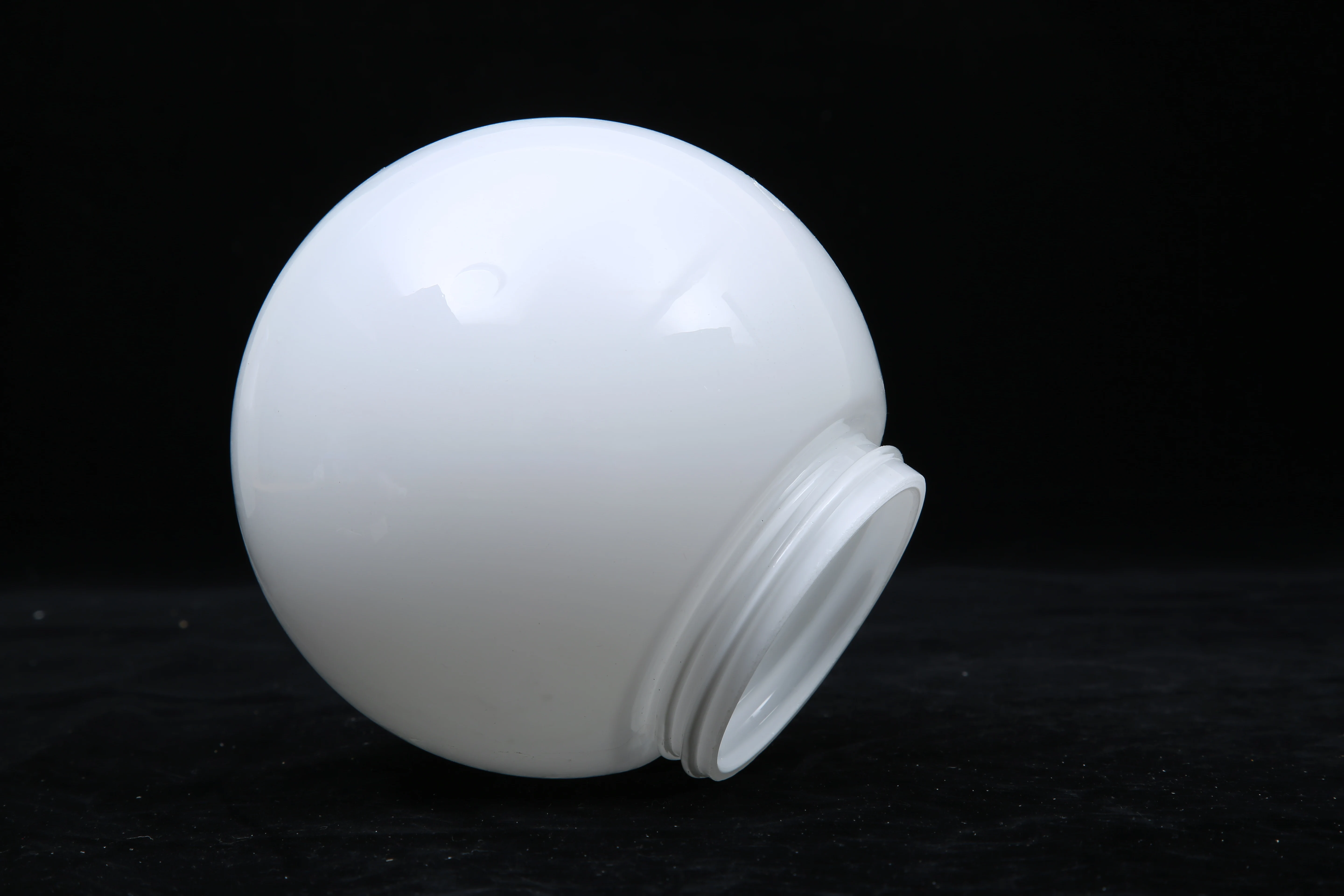 Postmodern Design Indoor Decorative Glass Ball Pendant Lamp European Round Milky Magic Bean Glass Chandelier