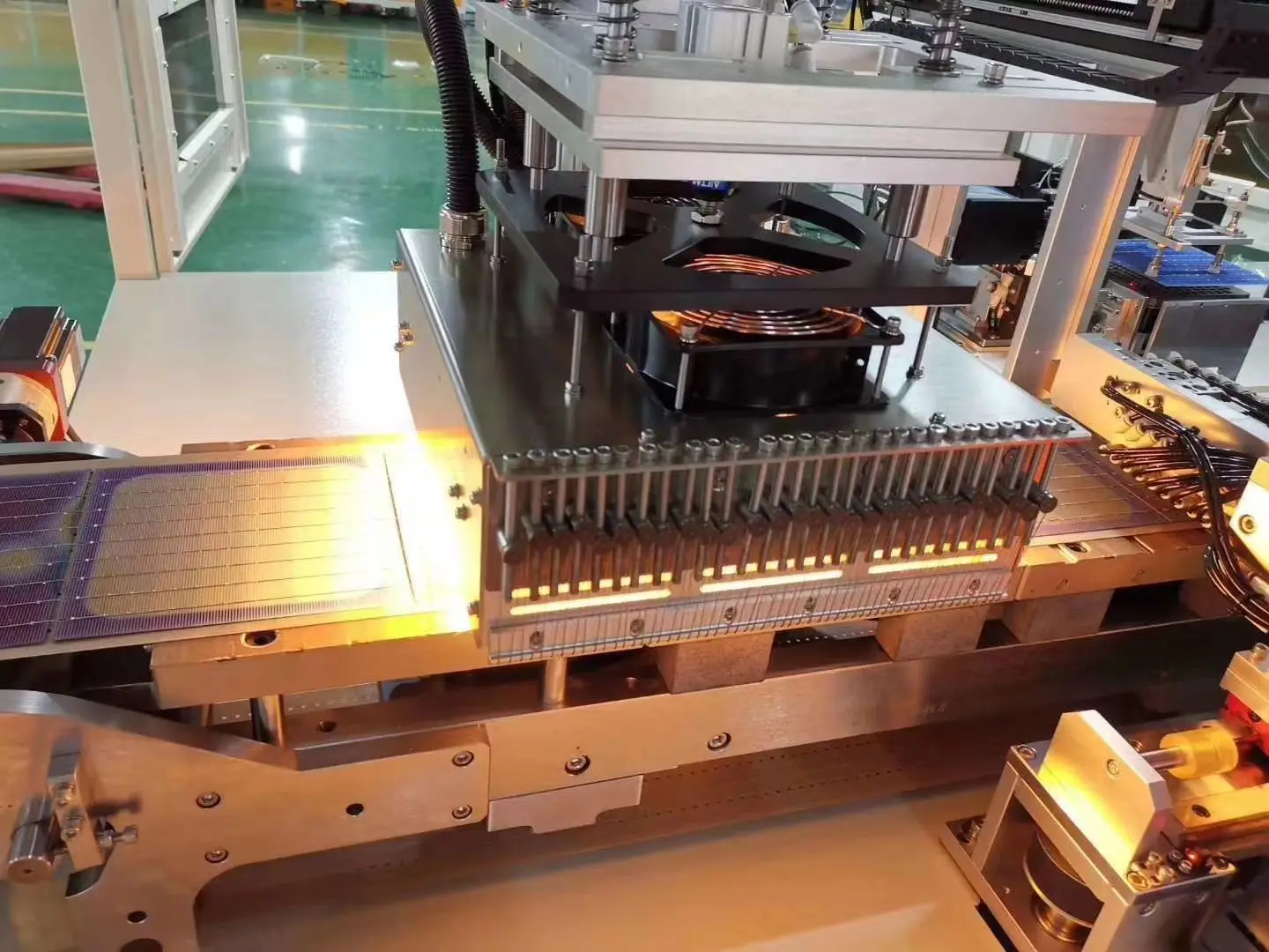 Radiant Yudian fully automatic solar panel assembly machine