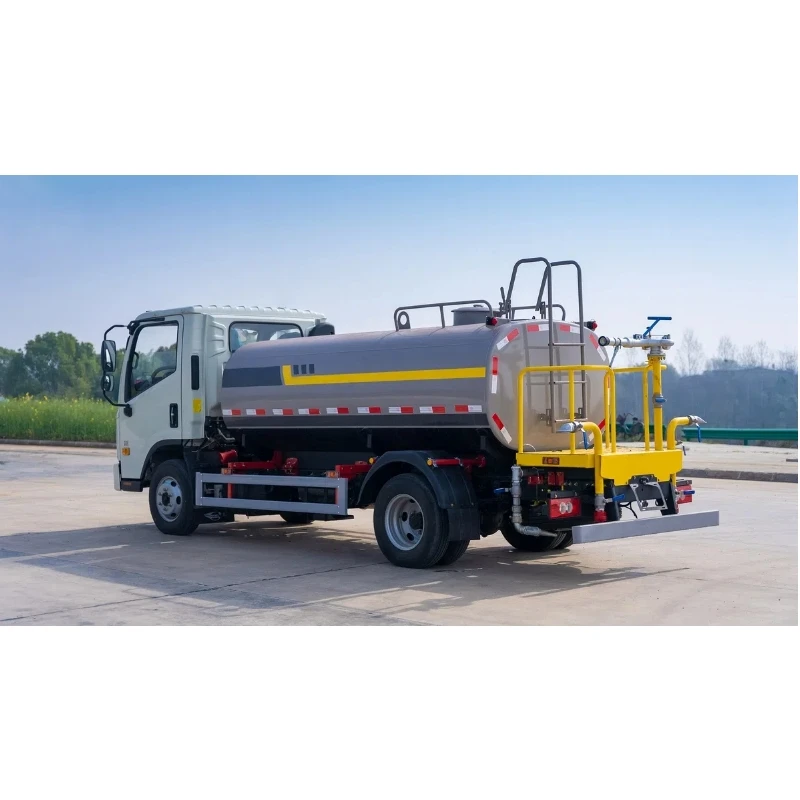 Light duty sprinkler truck fully automatic robot welding integrated tank body Foton 5 m ³ sprinkler truck