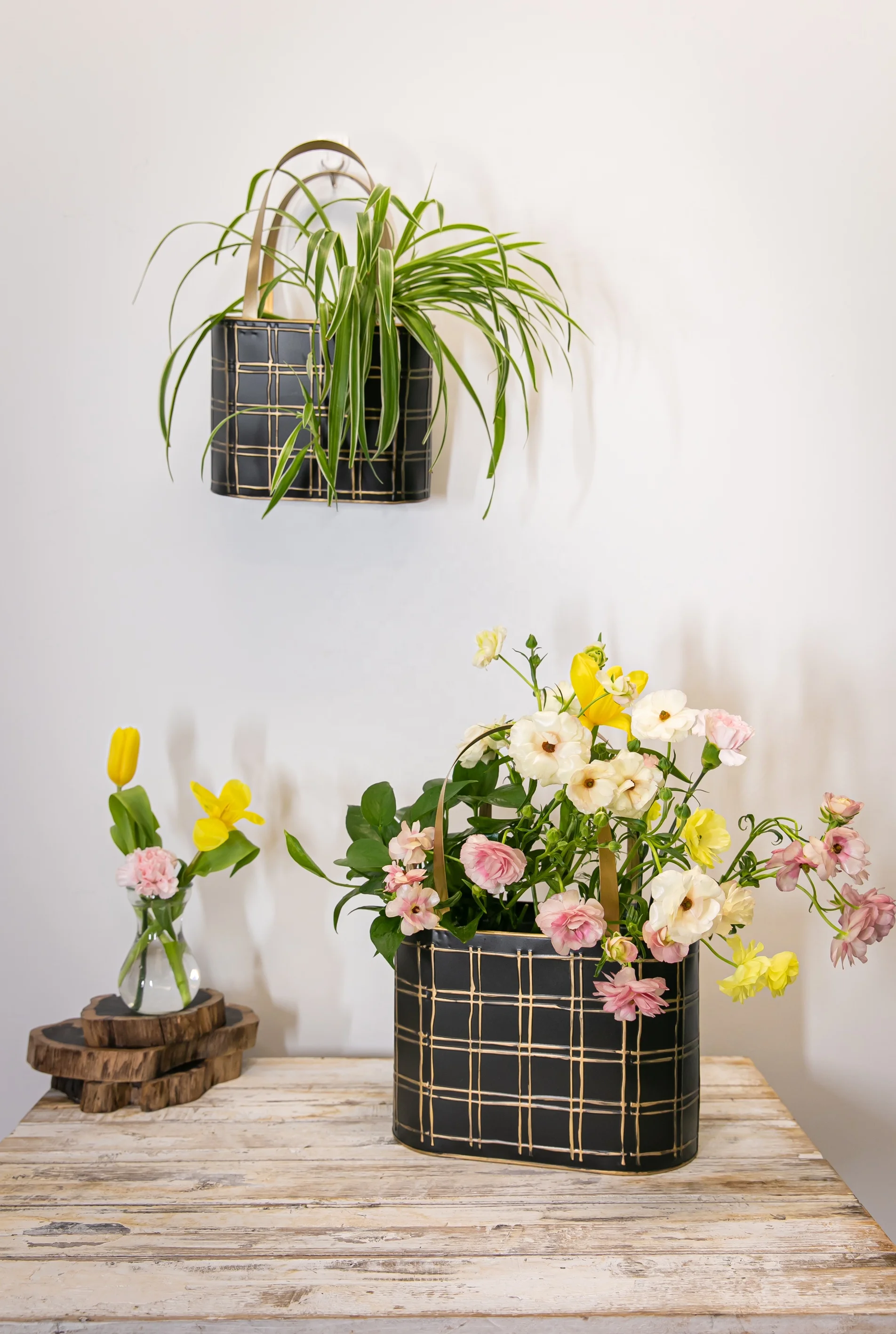  2022 New Design Metal Fashion Bag Vintage Style Galvanized Wall Hanging Planter Chic Flower Basket With