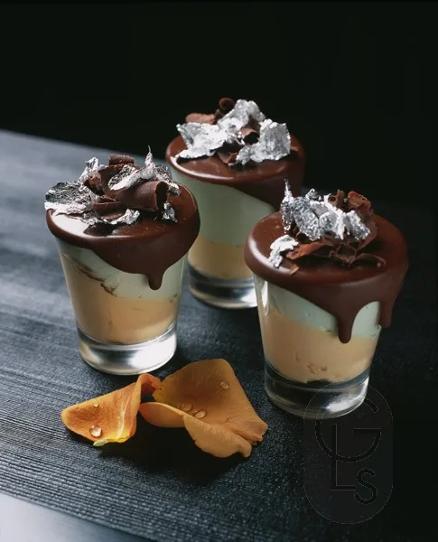 High quality 11*11Cm Pure Silver Leaf Edible Foil Leaf sheets for Food Cake Chocolate Decoration