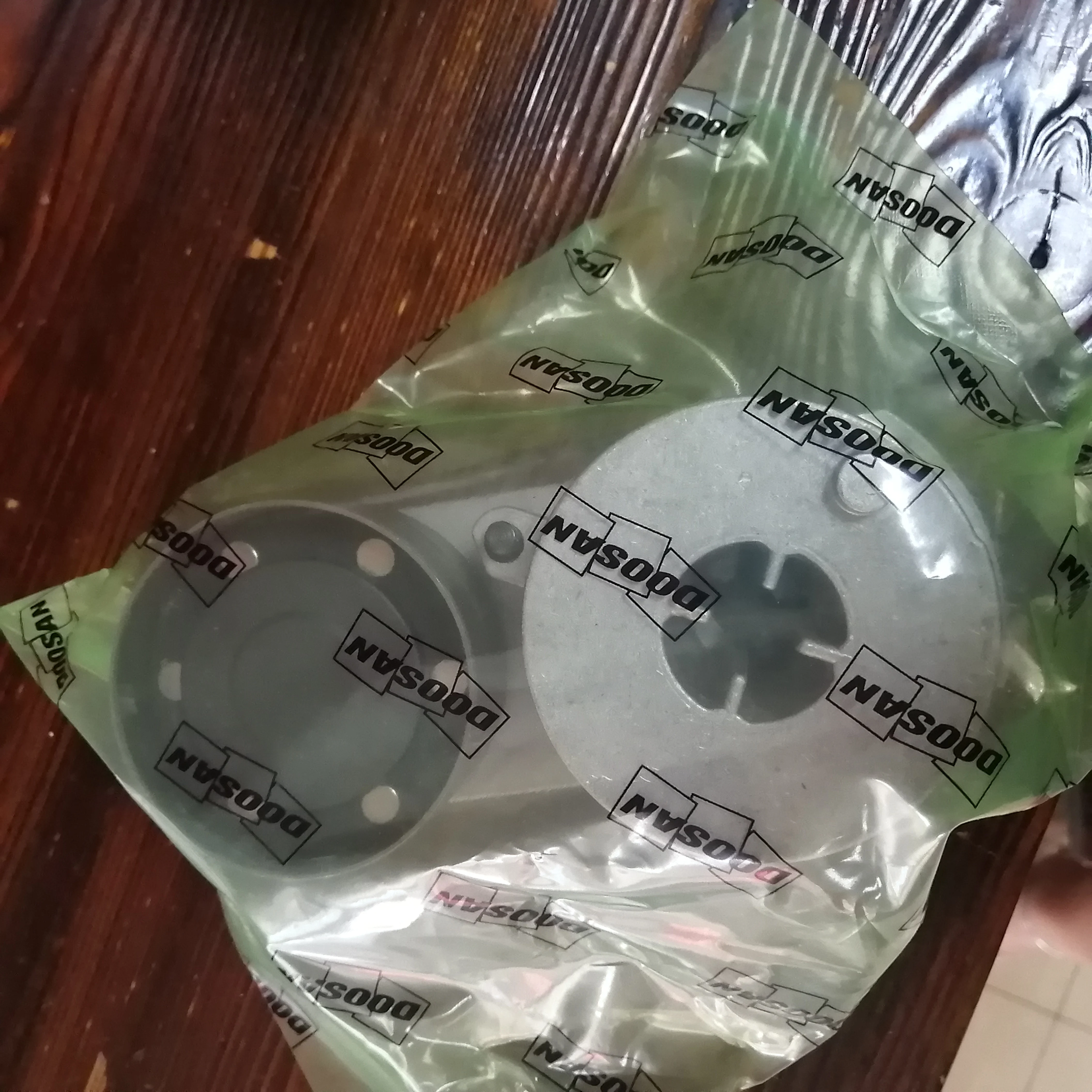 Daewoo bus DL08  engine part 65958046002 65.95804-6002  Belt Tensioner