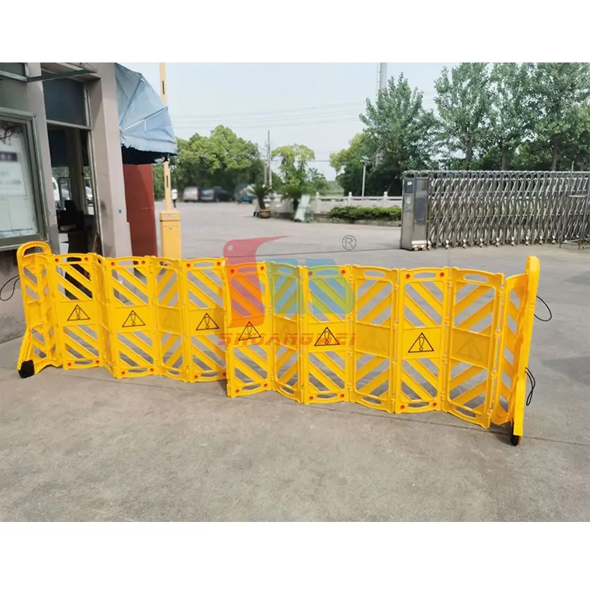 Scratch Resistant Compact Sturdy Pp Retractable Traffic Fence Warning Foldable Plastic Traffic Barrier With Detachable Castors