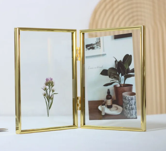 Hanging Gold Finished Border Frame Customized Amazing Look Photo Frame  Simple Designing Metal Frame