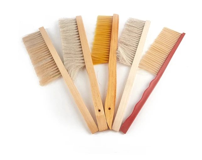 Apiculture Beekeeping tools Plastic Hair Bee Brush Wooden Handle Honey Comb Tools Remove Bees for bee brush