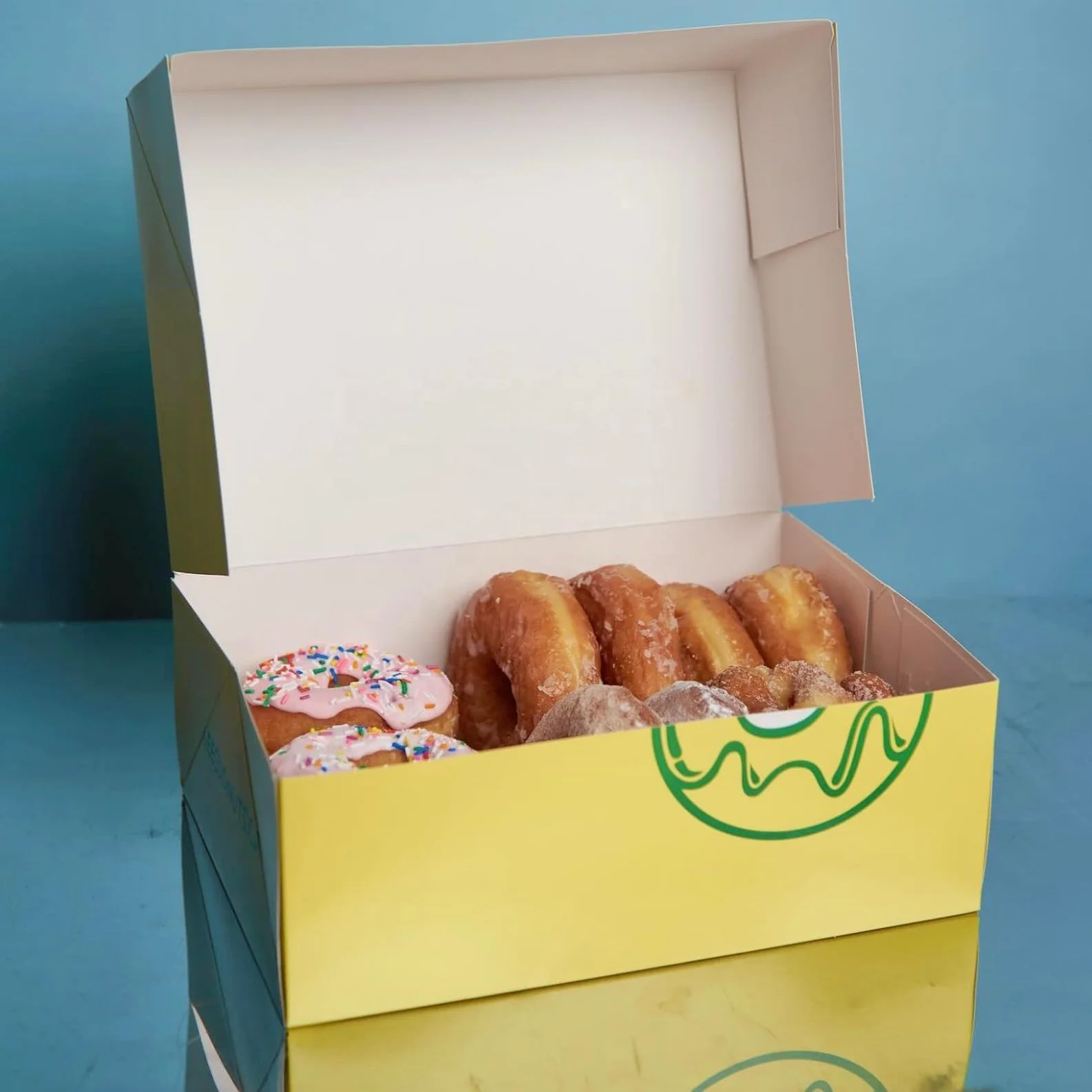 Custom Printed Luxury Sweet Pastry Dessert Mini Donuts Food Packaging Doughnut Box