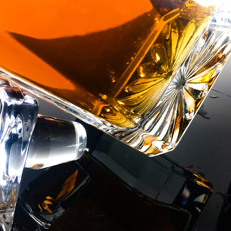 New hot sale 750ml whiskey decanter for various whiskey decanter gift set