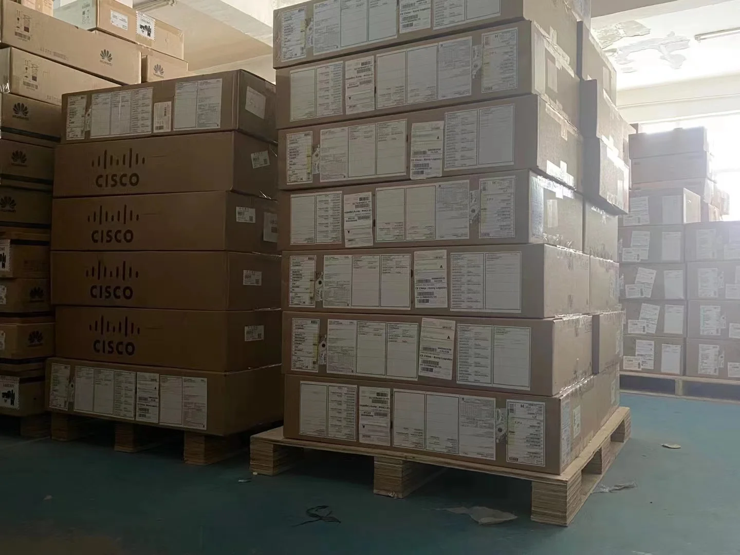 Хорошое проиводство и высокое качество C9500-40X-A для Циско Catalyst 9500 переключатель 40-портовый 10Gig сеть преимущество