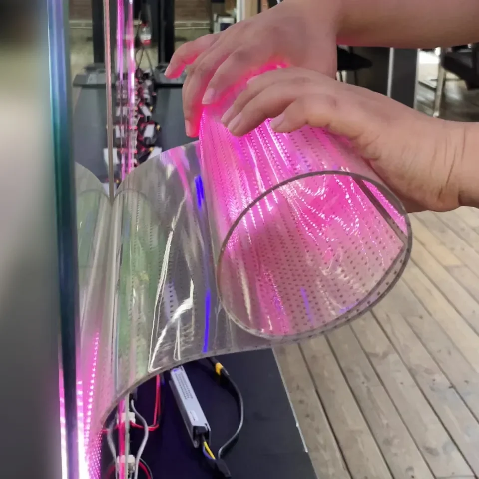 Гигантская наружная реклама P10 P20 гибкий 3D экран прозрачная светодиодная клейкая пленка контент светодиодный дисплей поставщик