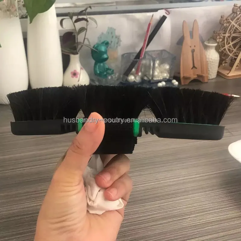 Щетка для груминга лошадей