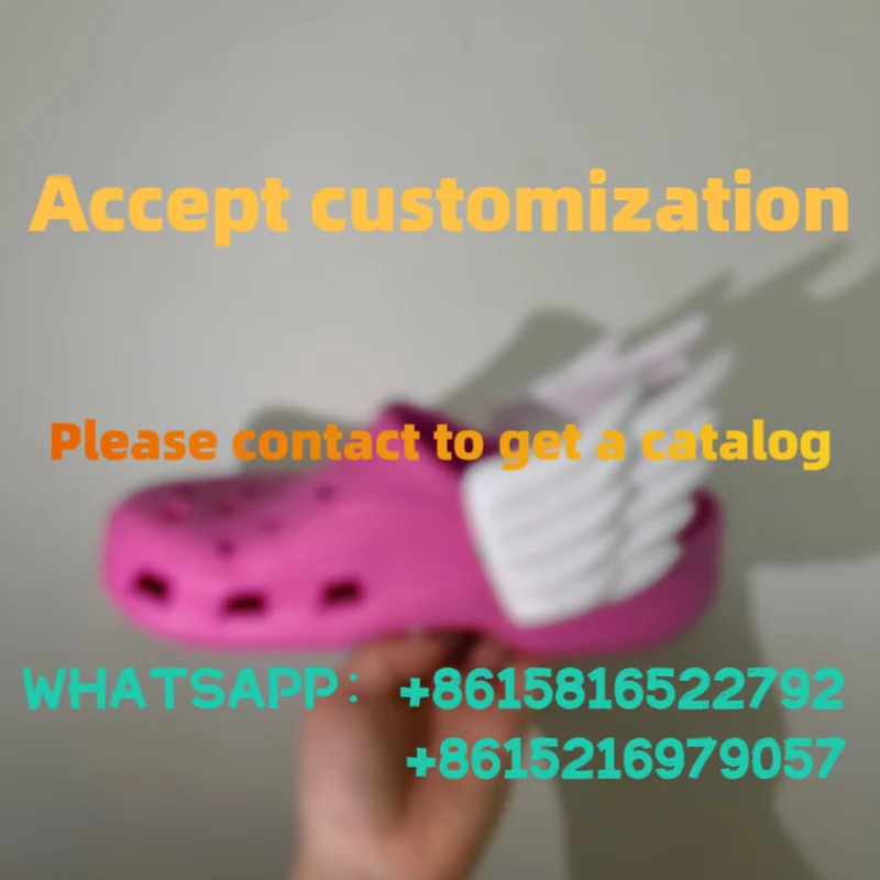 Туфли с украшением из страз