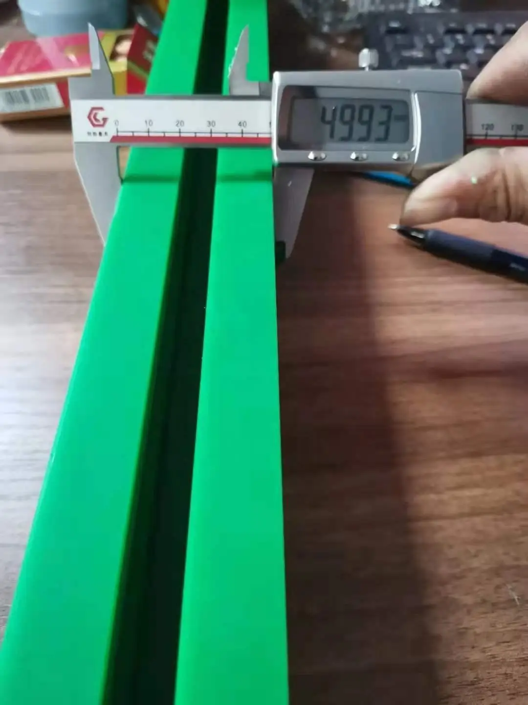 Hot Selling PE Counterweight UHMWPE Processed Linear Guide Rail Customized Wear Resistant Chain Guide Rail