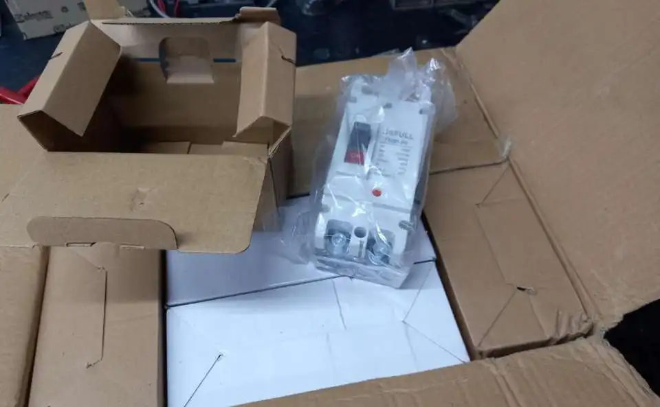 USFULL DC MCCB Molded case circuit breaker 200A 225A 250A 4P 1000V for solar system