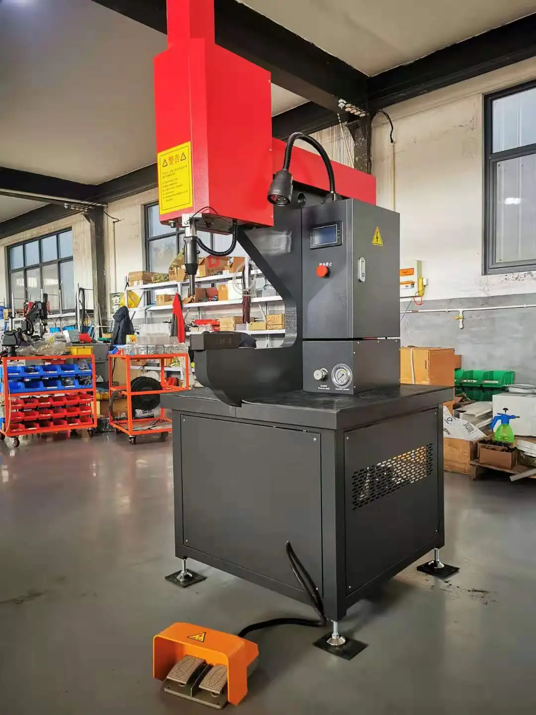 Berserk Egypt Automatic Feeding Hydraulic Fastener Insertion Riveting Machine