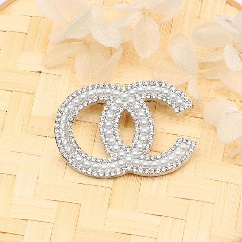 Y&Y New Fashion Trendy Korean Temperament Simple Collar Pin Diamond Pearl Letter Brooches