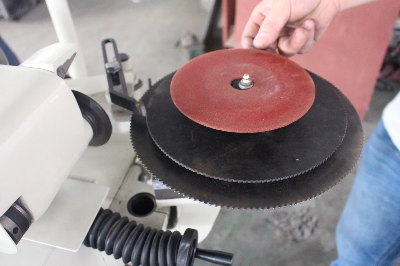 Circular-saw-blade-sharpening-machine round circular saw blade sharpening machine circular