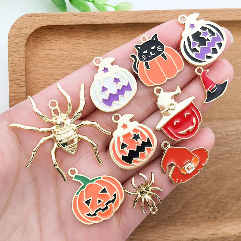 Ghosts Pumpkins Cobwebs Bats Pendants Jewellery Enamel & Goldtone Cute straw topper charms Halloween Charms for jewelry making