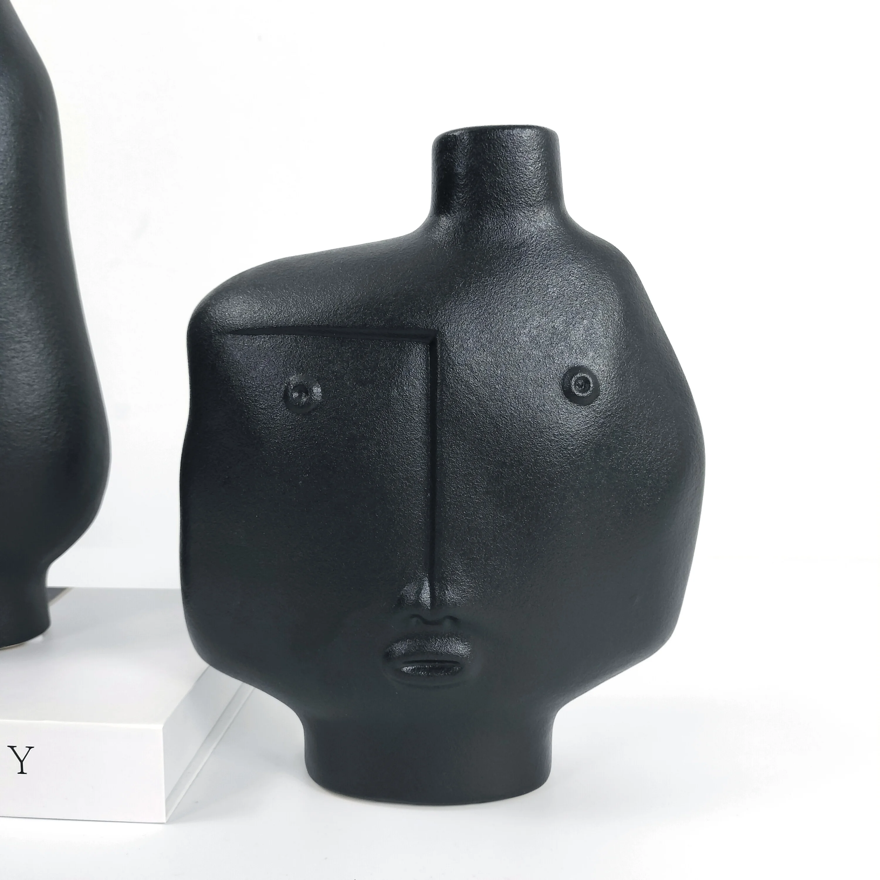 Modern Simple Nordic Design Black Ceramic Vase Creative Interior Decor with Antique Flower Pattern Matte Glaze for Hotels