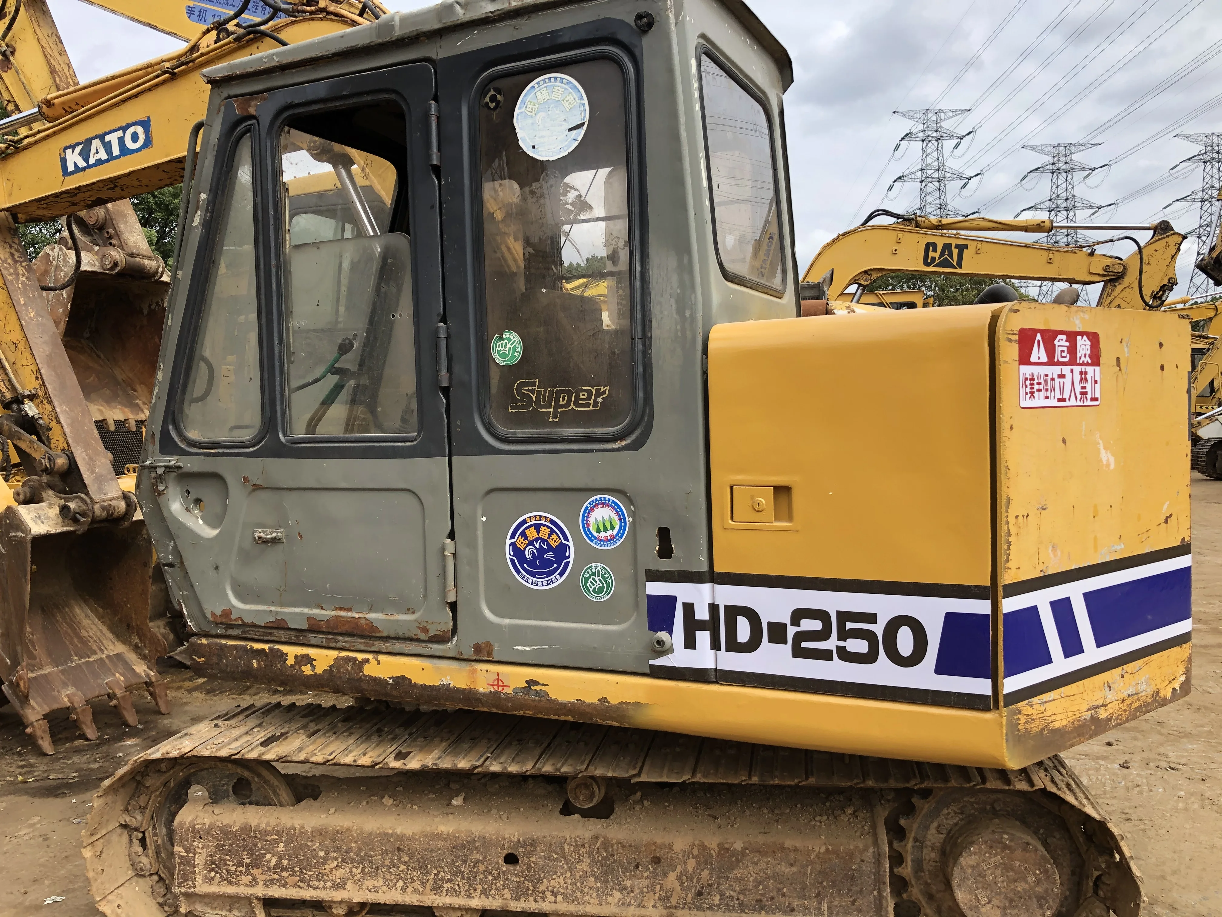 Small Used Kato DH250 for sale/Mini Kato Crawler Excavator