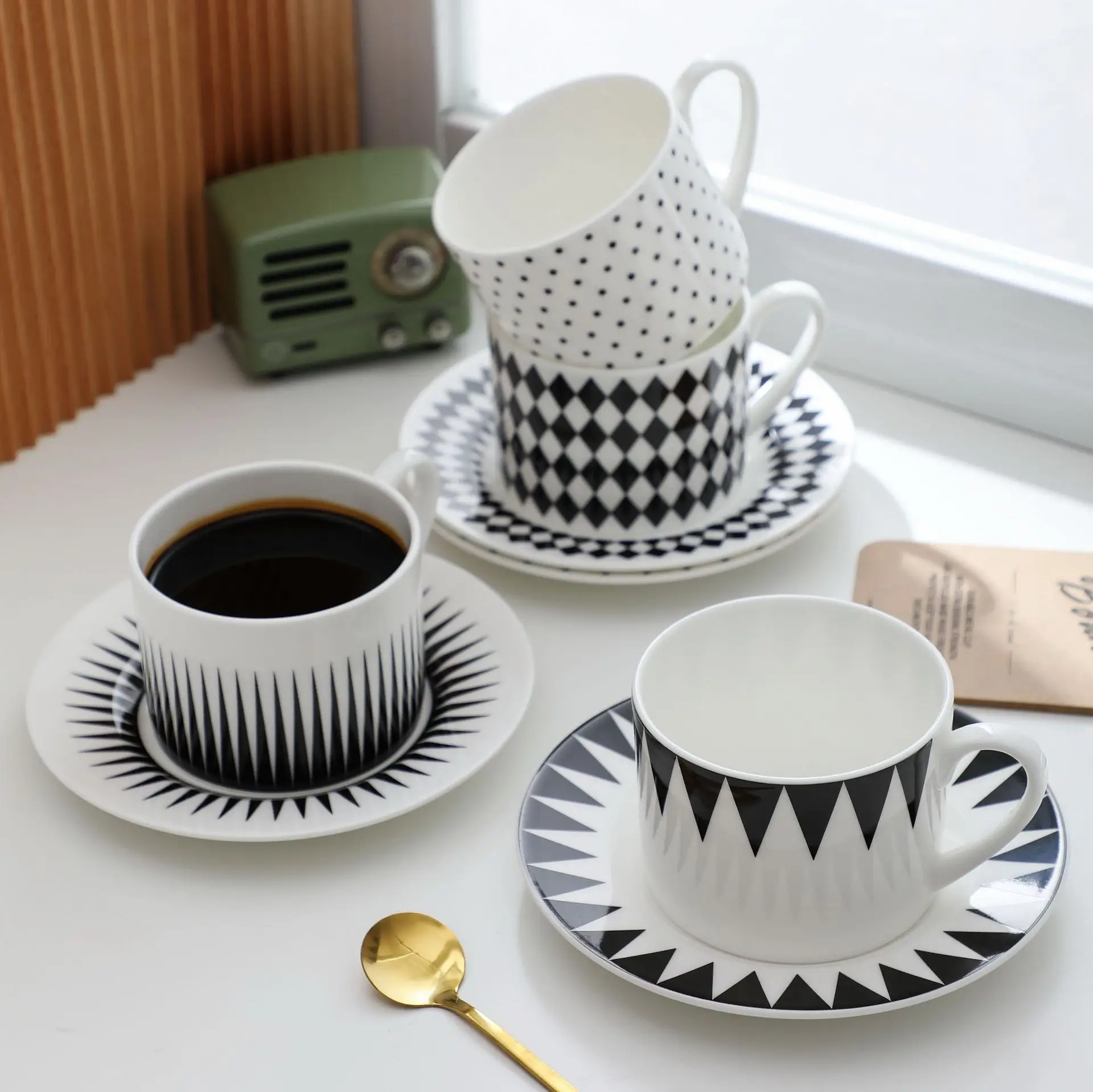 wholesale manufacturer ins indoor Lattice and Rules 2pc two piece porcelain tea daily coffee classic ceramic cup and saucers