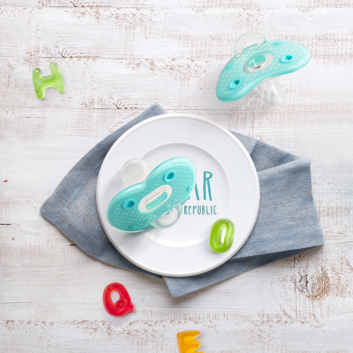 Eco-friendly Integrated Design Light Soft Silicone Food Grade Portable Baby Pacifier With Lanyard