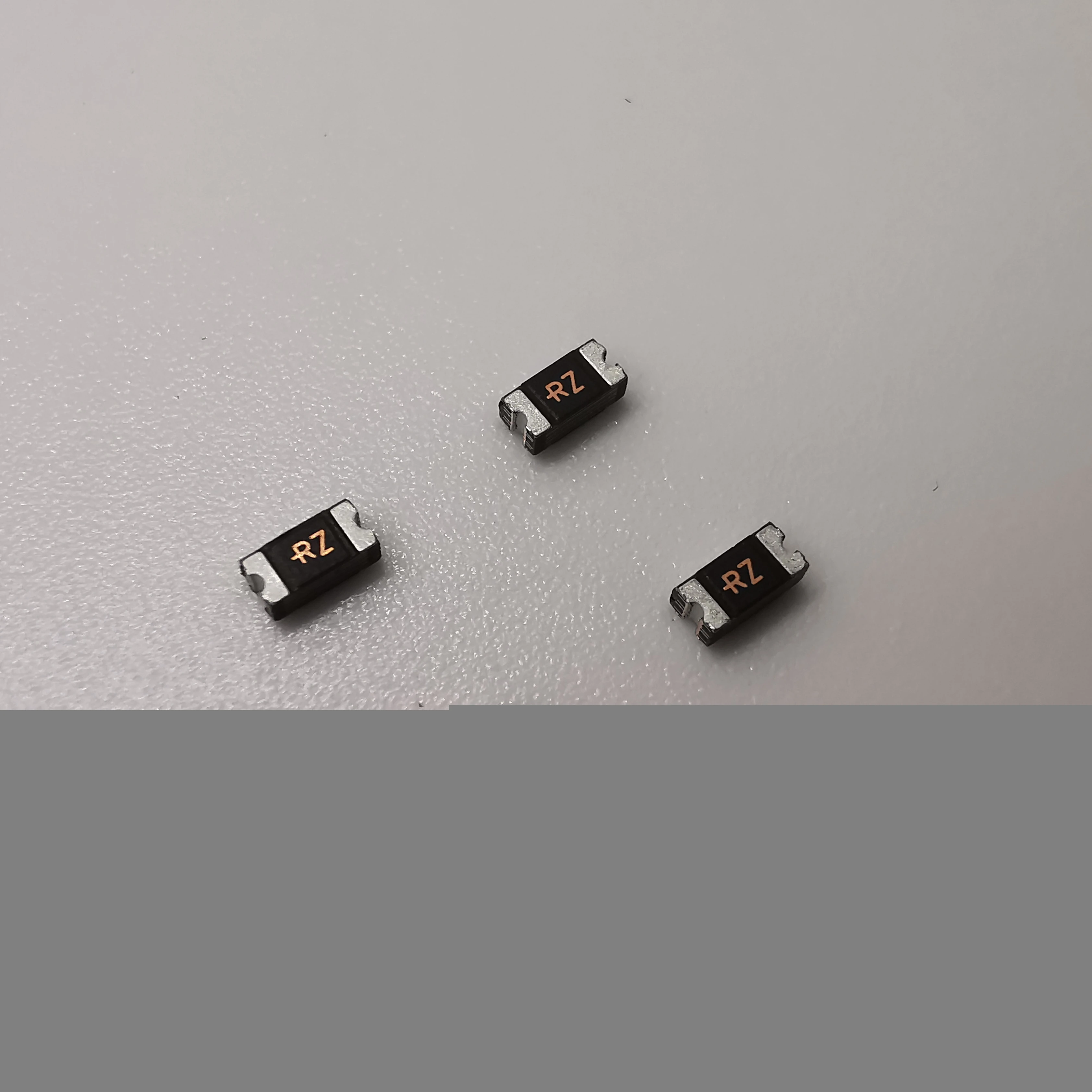 2021 Hot New Product Customized Cheap SMD1206R260SF 6V, 2.6A Automotive Plug-in PPTC Fuse