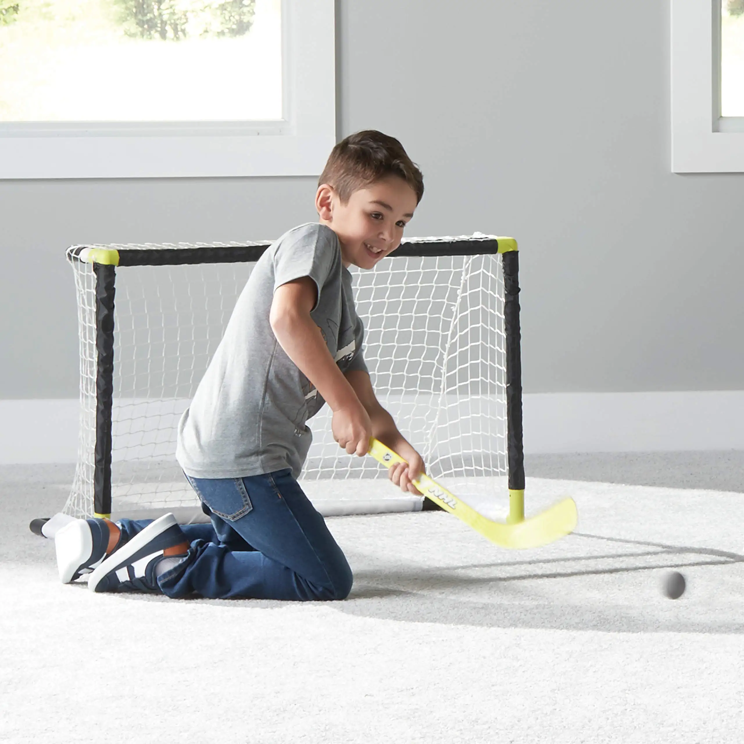 Hockey goal with folding steel frame and polyester net for kids knee hockey
