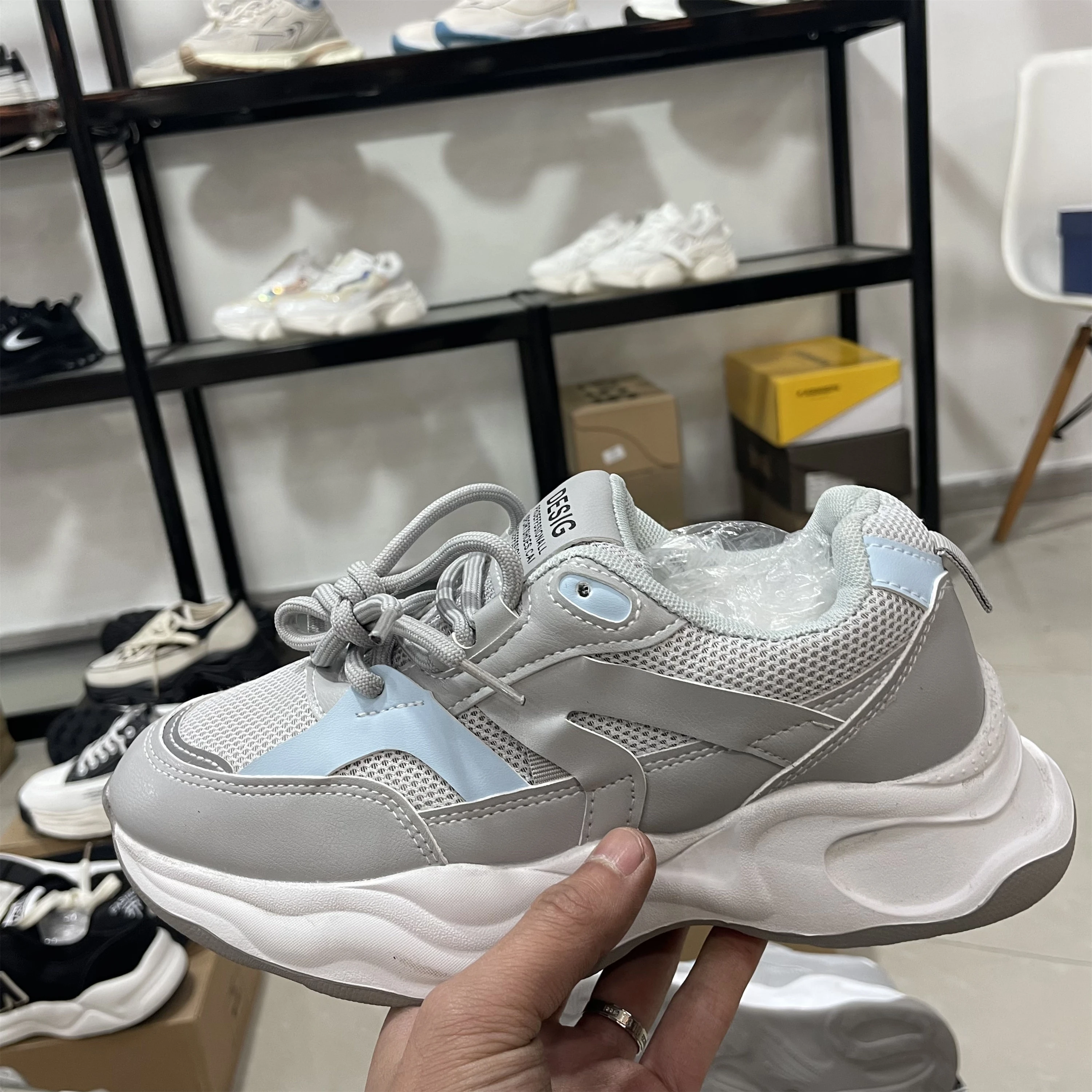Bulk Made in Vietnam Walking Style Shoes Woman Sneakers Ladies for Wholesales
