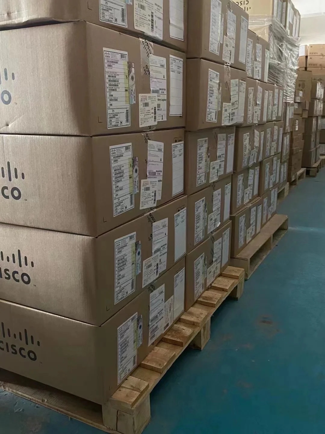 Хорошое проиводство и высокое качество C9500-40X-A для Циско Catalyst 9500 переключатель 40-портовый 10Gig сеть преимущество