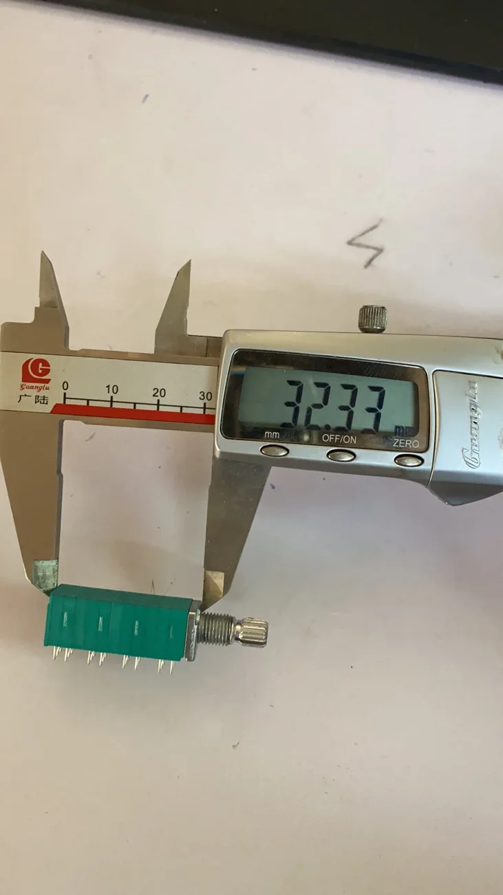  Четыре группы из восьми B1K ручки потенциометра