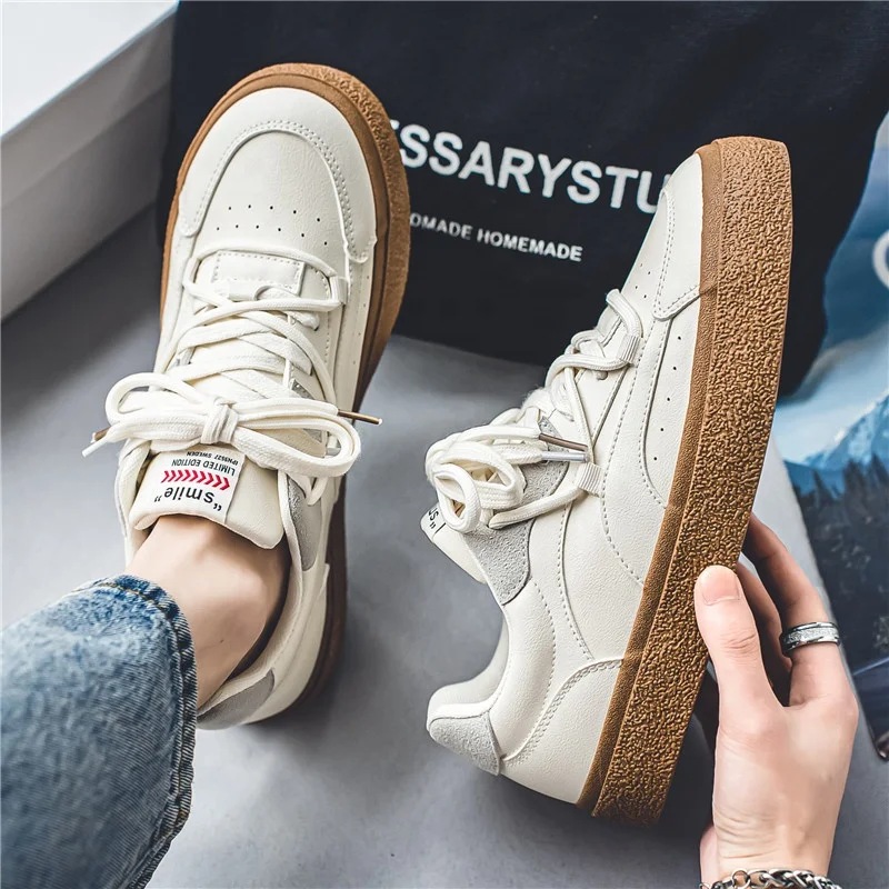 2023 Весенние новые модные туфли для скейтборда молодых студентов белые черные мужские корейские повседневные Модные односпальные