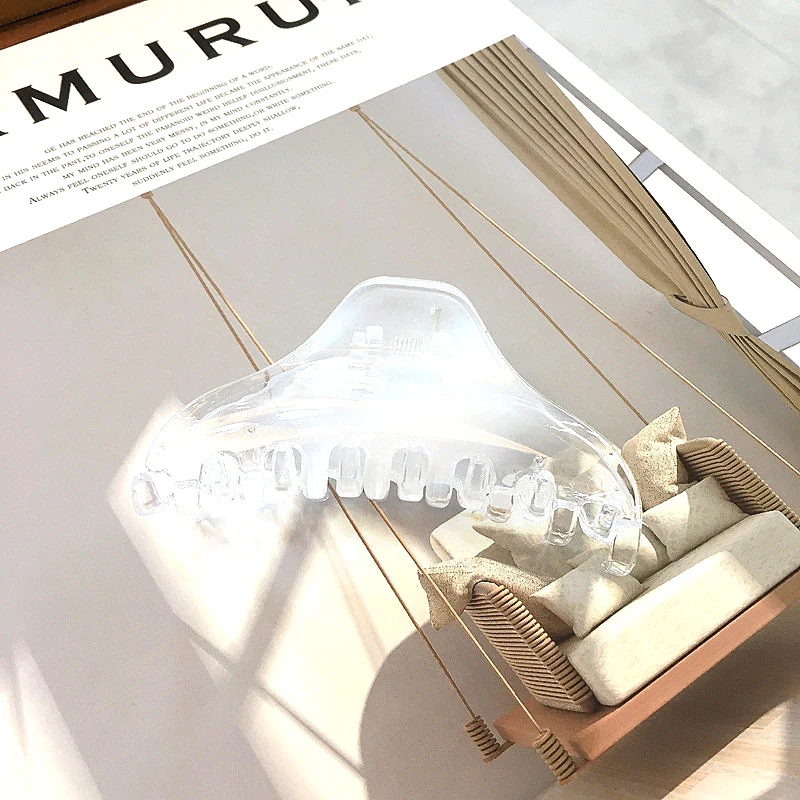 Fashionable Transparent Hair Claw Clip Waterproof Shower Plastic Claw Big Clear Plastic Hair Holder