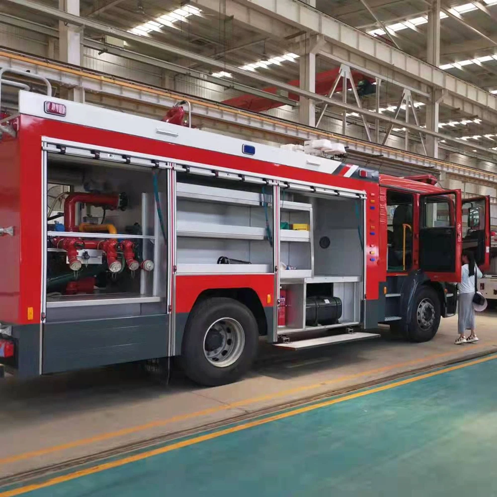 China Famous Brand 6x4 10 Wheels Tires Fire Fighting Trucks Large Capacity Water Storage Tank Airport Crash Fire Truck for Sale