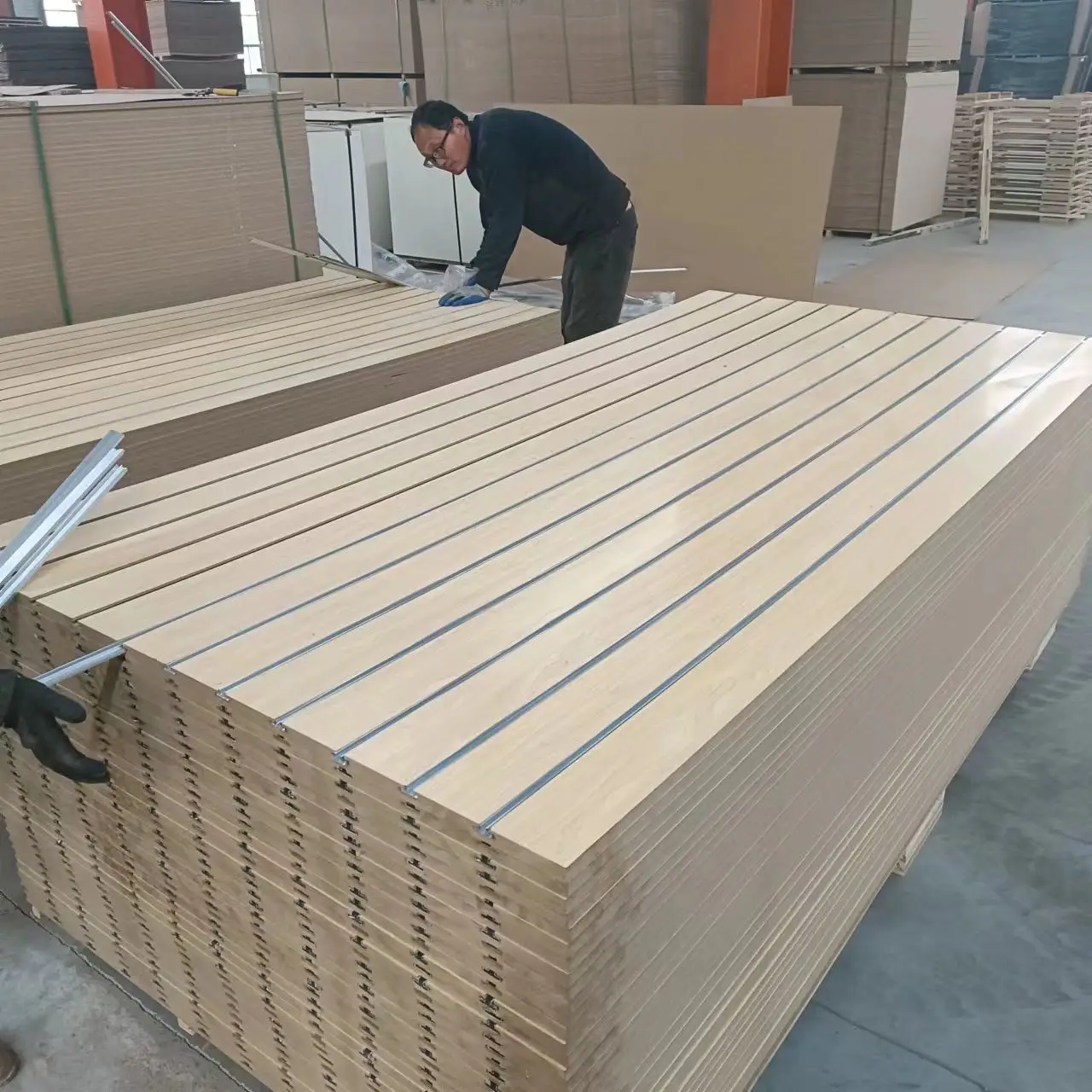 18mm 4 X 8 Feet Panels Slotted MDF Board Slatwall Board