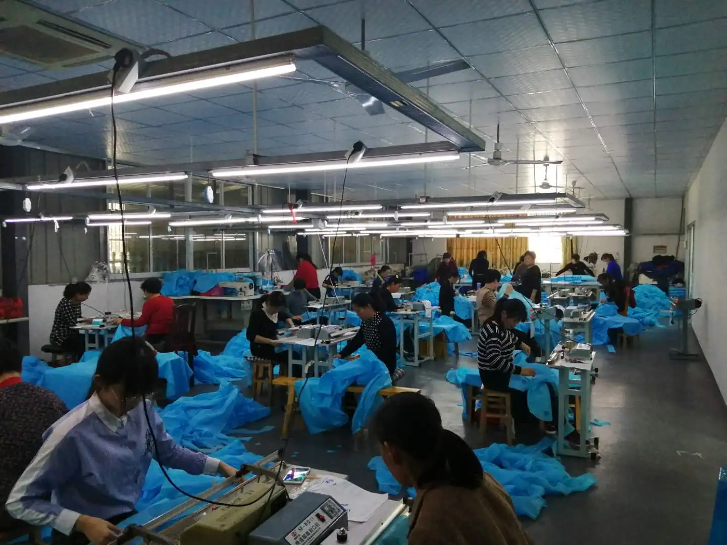 High quality CPE disposable aprons and adult men and women