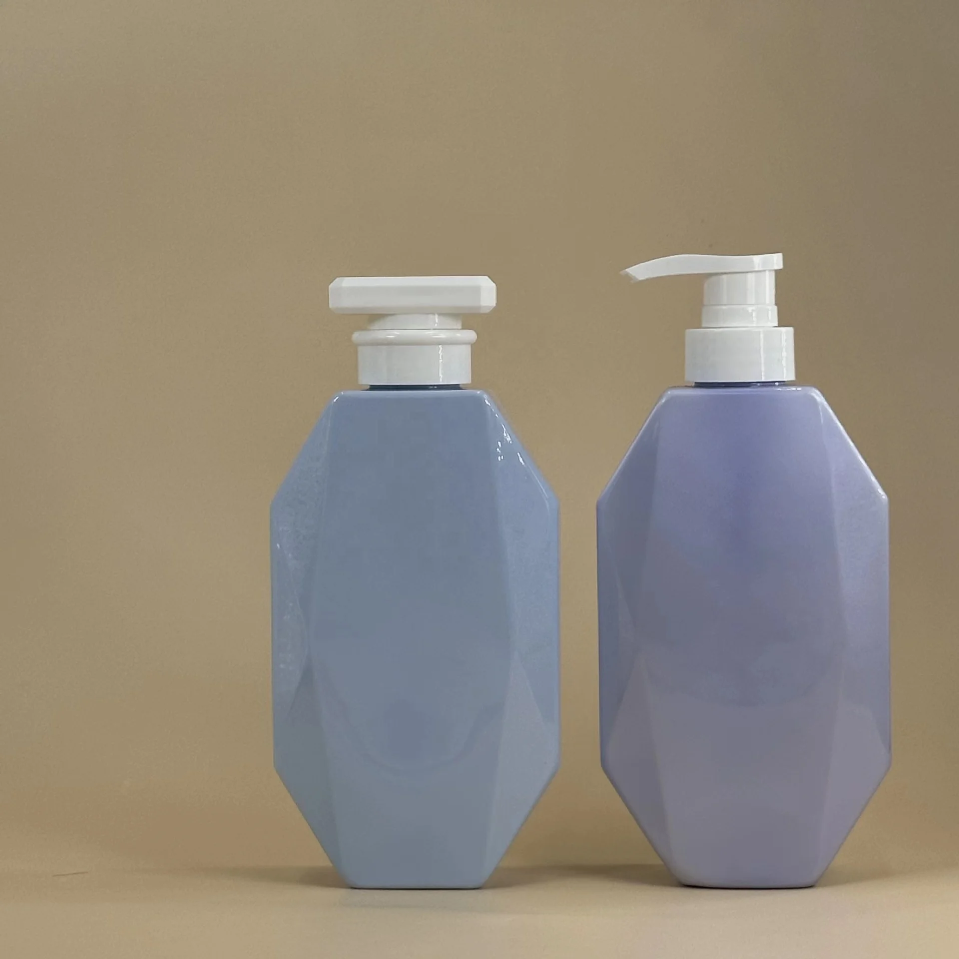 Unique diamond-shape cosmetic 300ml 500ml plastic shampoo bottle 10oz skincare customize colors lotion pump PET bottle