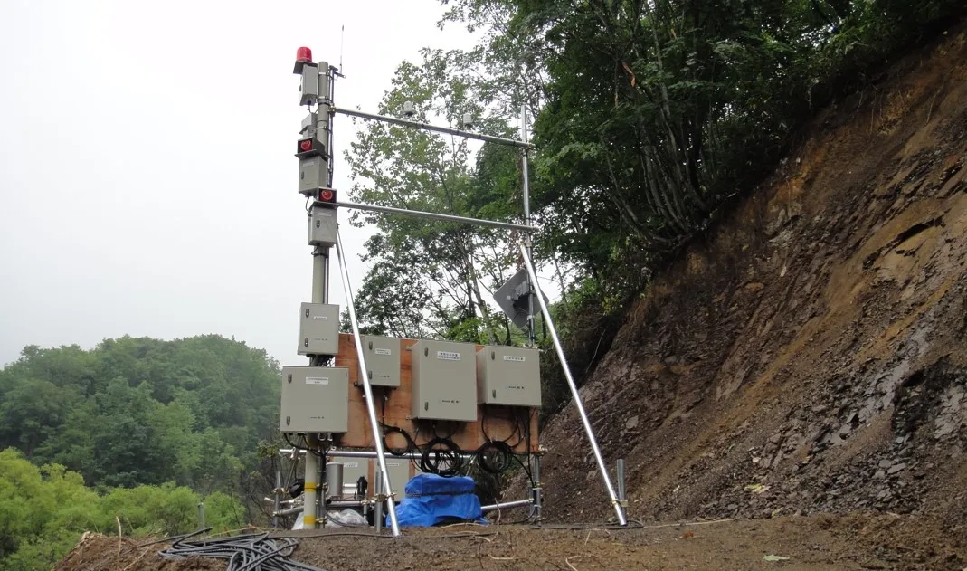 Smart acceleration vibration sensor with good alarm function