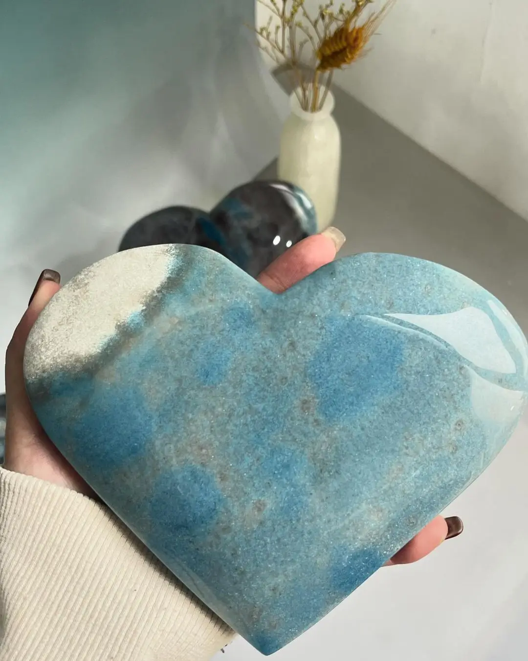 Top Quality Crystal Heart Stones Wholesaler Natural Blue Crystal Crafts Trolleite Heart For Personal Collection