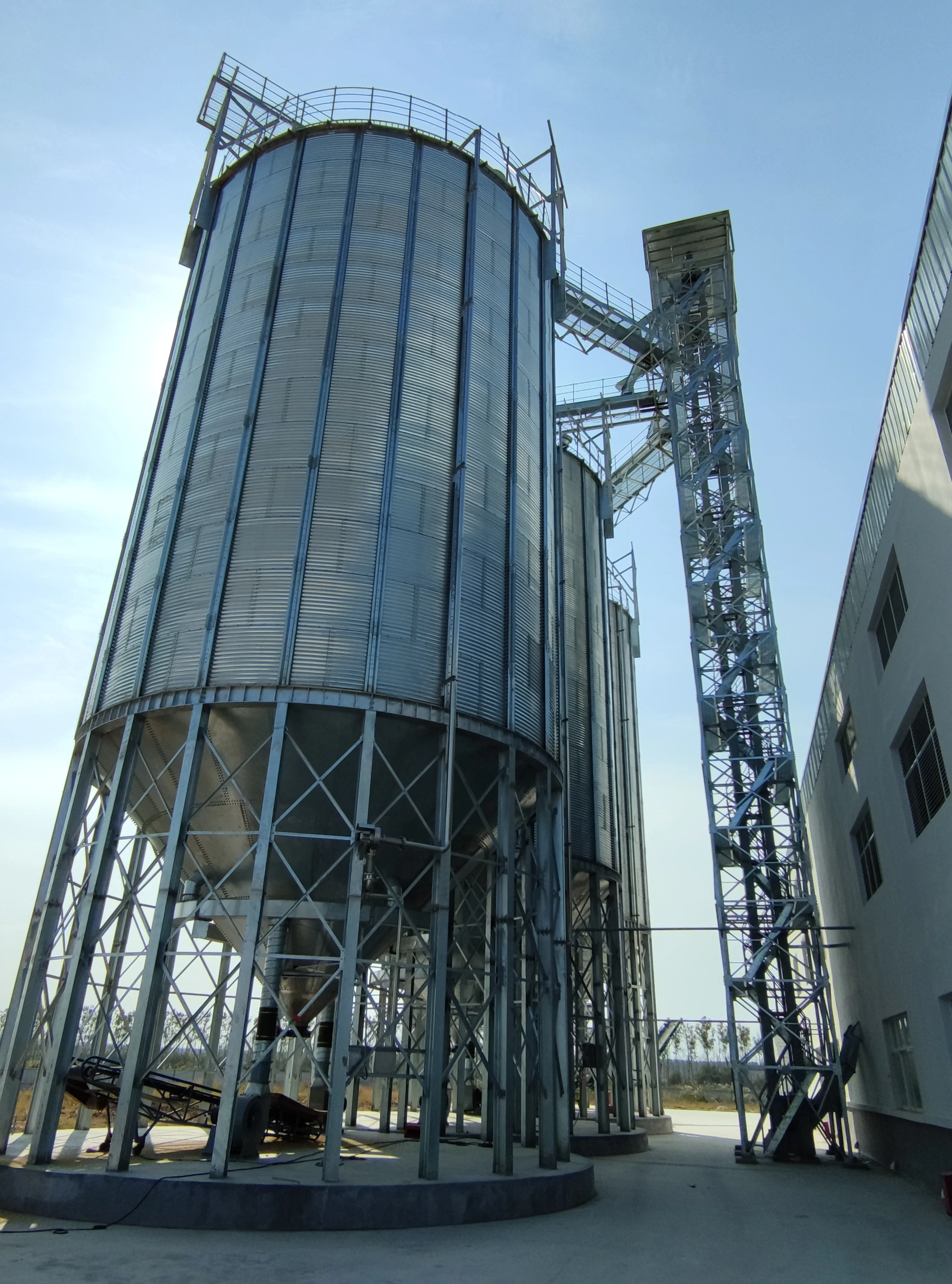 China high quality silo 5000 litres 4 ton corn storage silo sistema limpieza silos