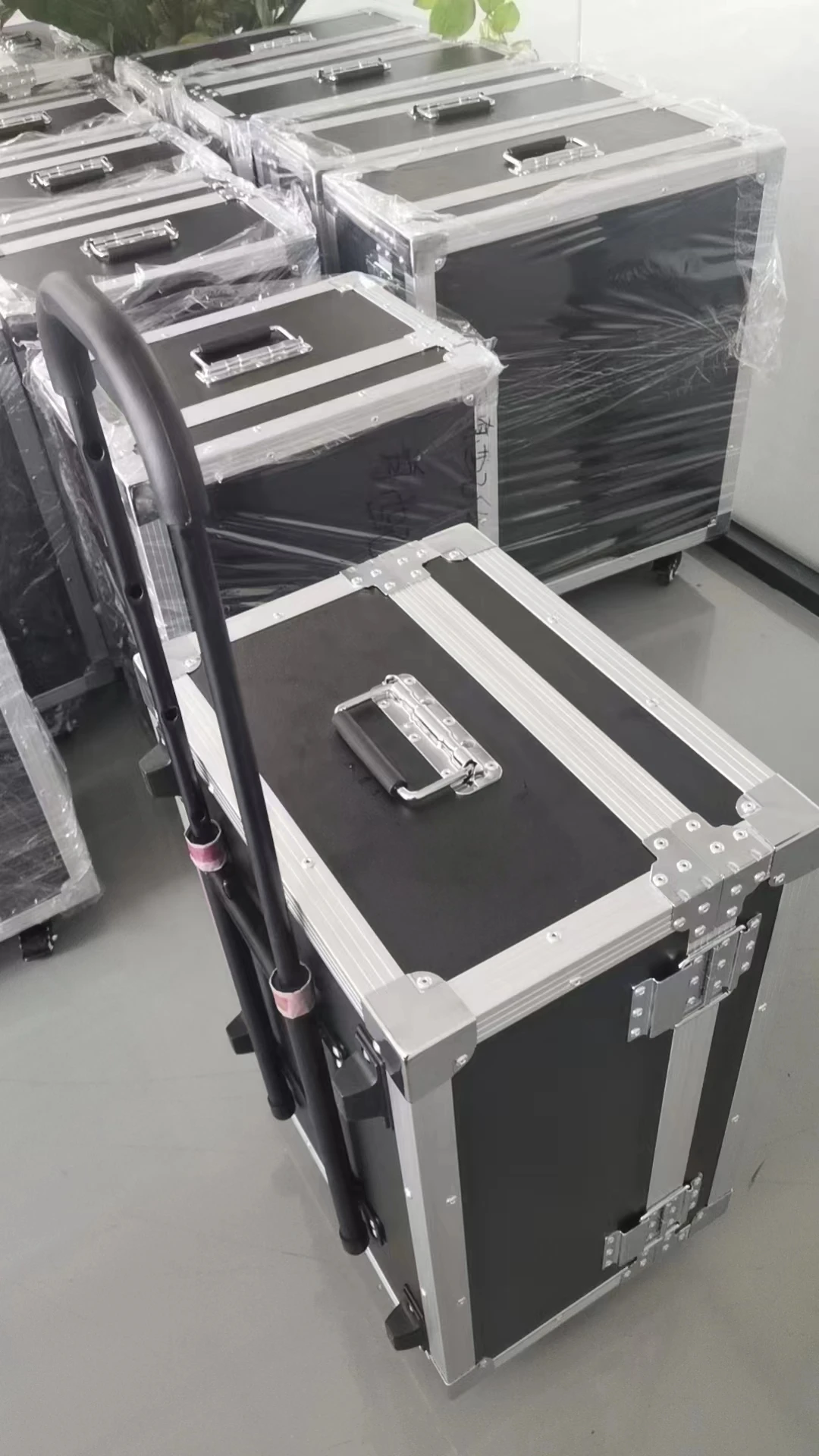 Black And White Color Optional 13.3Inch Mirror Photo Booth With HD Camera USA Warehouse Stock Available