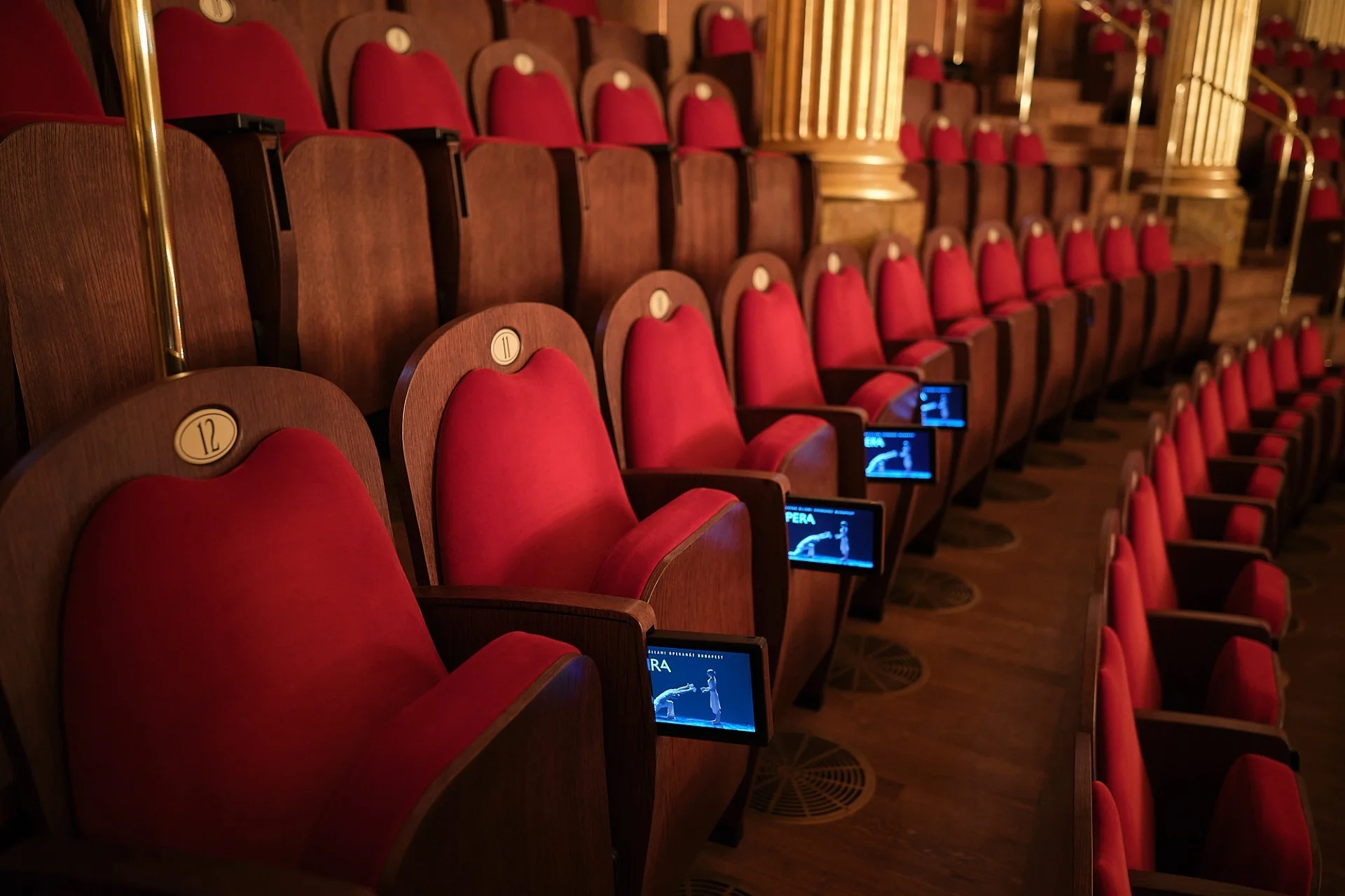 Custom Multimedia Interactive Units Lcd Backseat Monitor Debates Management Discussions Voting And Survey For Meeting Room