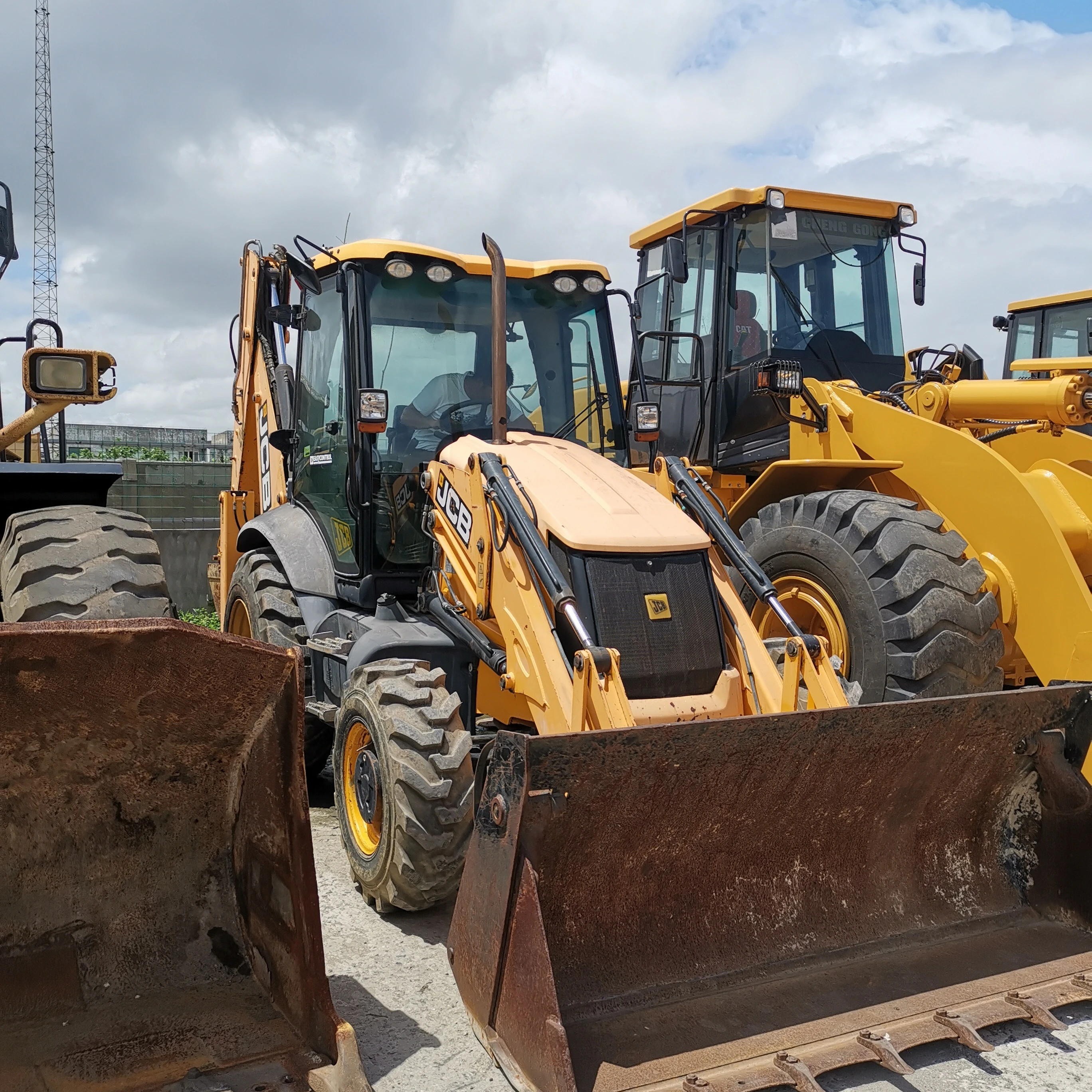 JCB second hand backhoe loader JCB 3CX 4CX retroexcavator in stock for sale in china