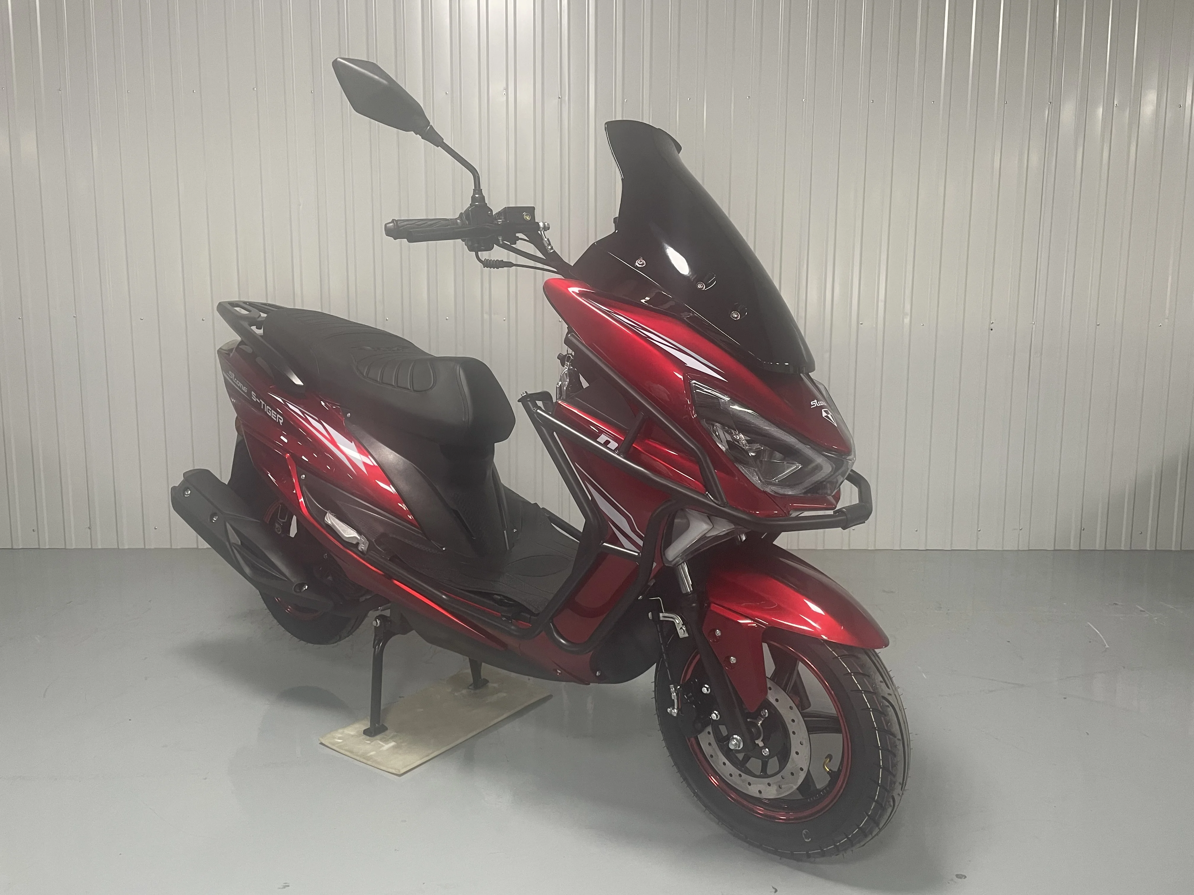 150cc gasoline scooter with best price and good condition