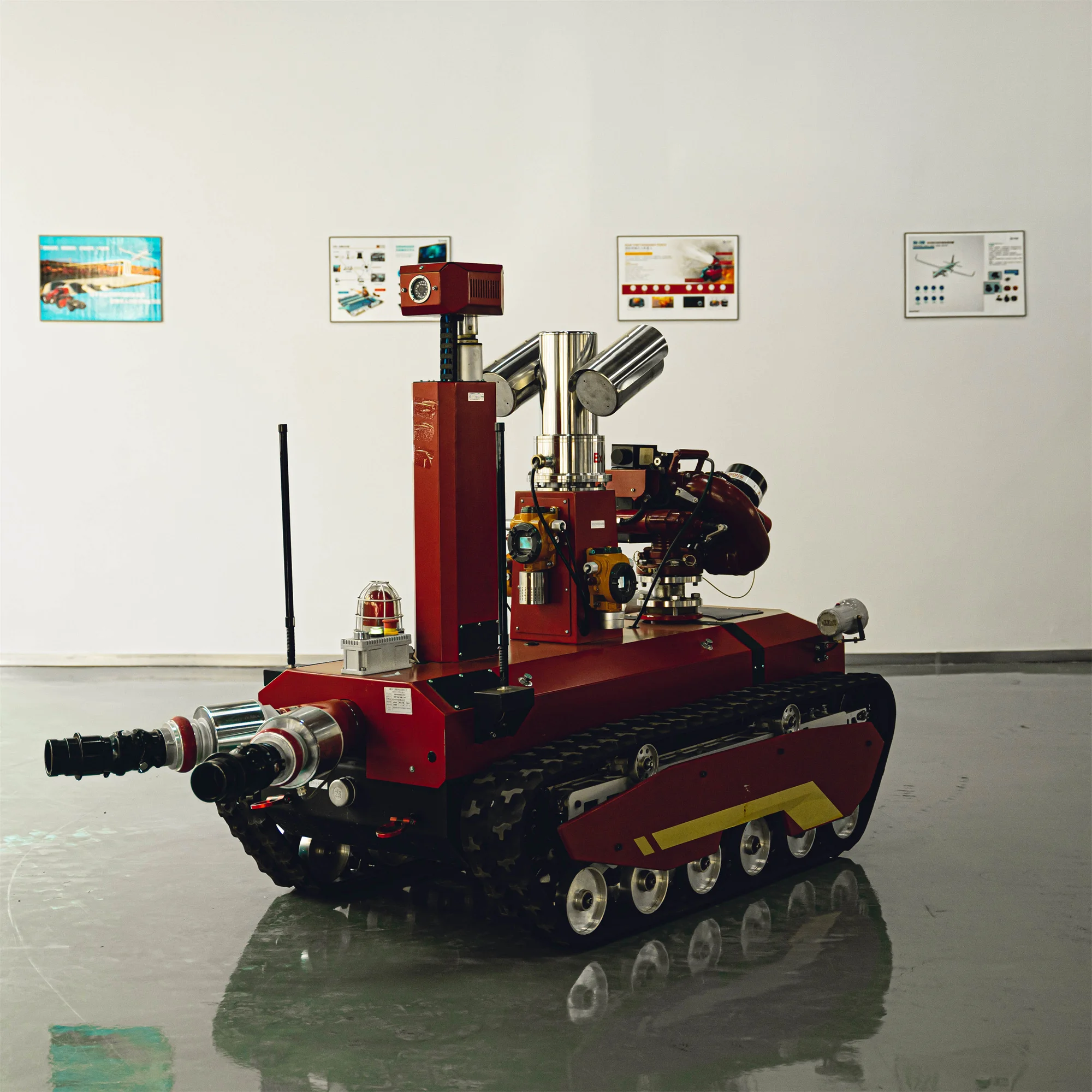 China Manufacturer New Product Automatic Crawler Chassis Fire Fighting Water Robot Manufacturers