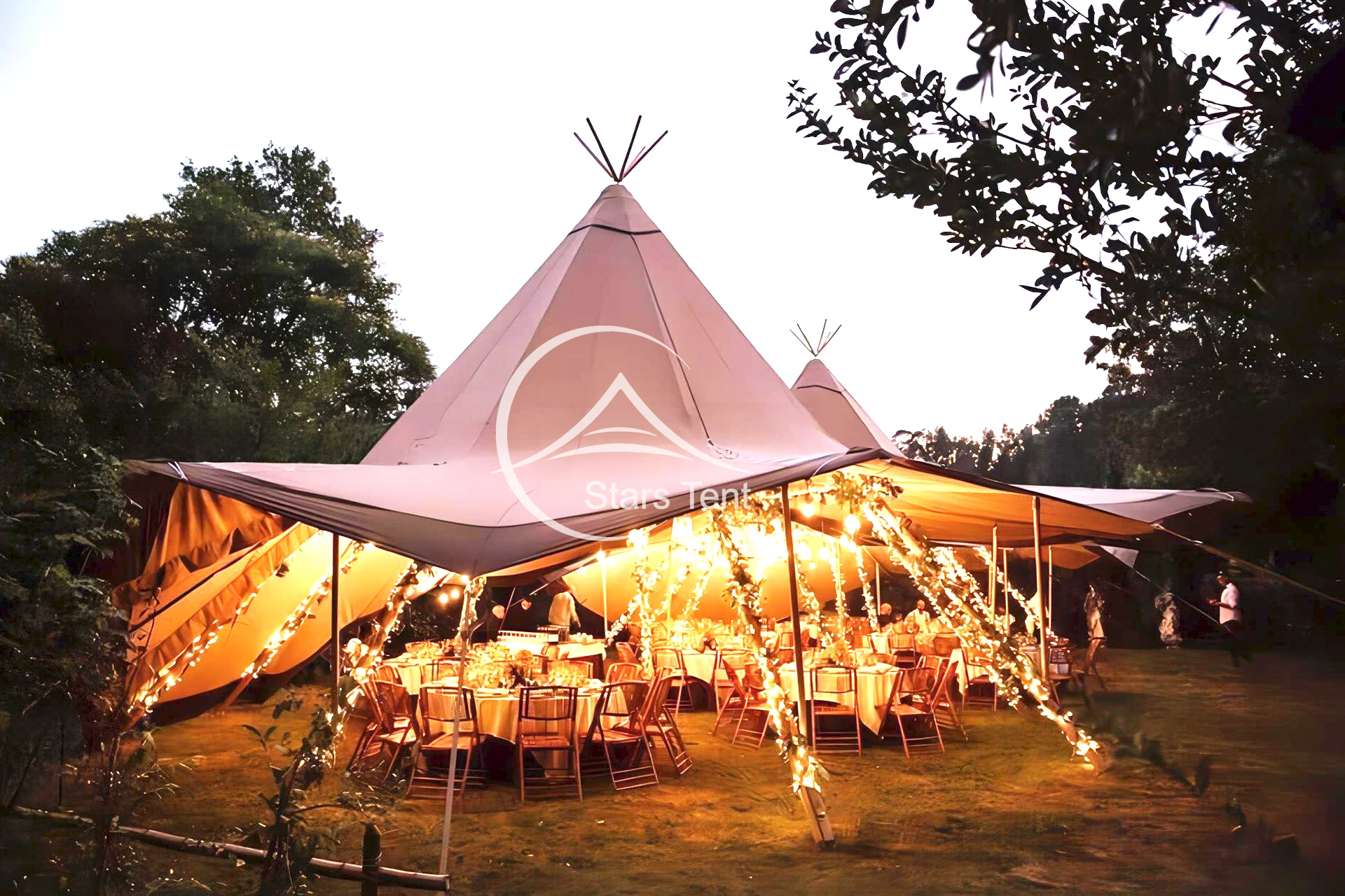 Outdoor Camping Waterproof Indian Pyramid Large Tent Party Wedding Hotel  Coffee Shop Cafe Glamping Safari Tipi Tent
