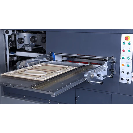 Hot selling automatic die cutting machine with stripping