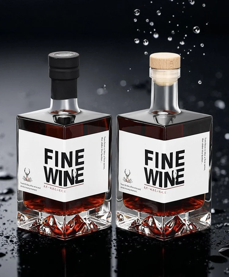 Square bottomed wine bottle, clear glass bottle 500ml, high-end vodka glass bottle family bar liquid storage container