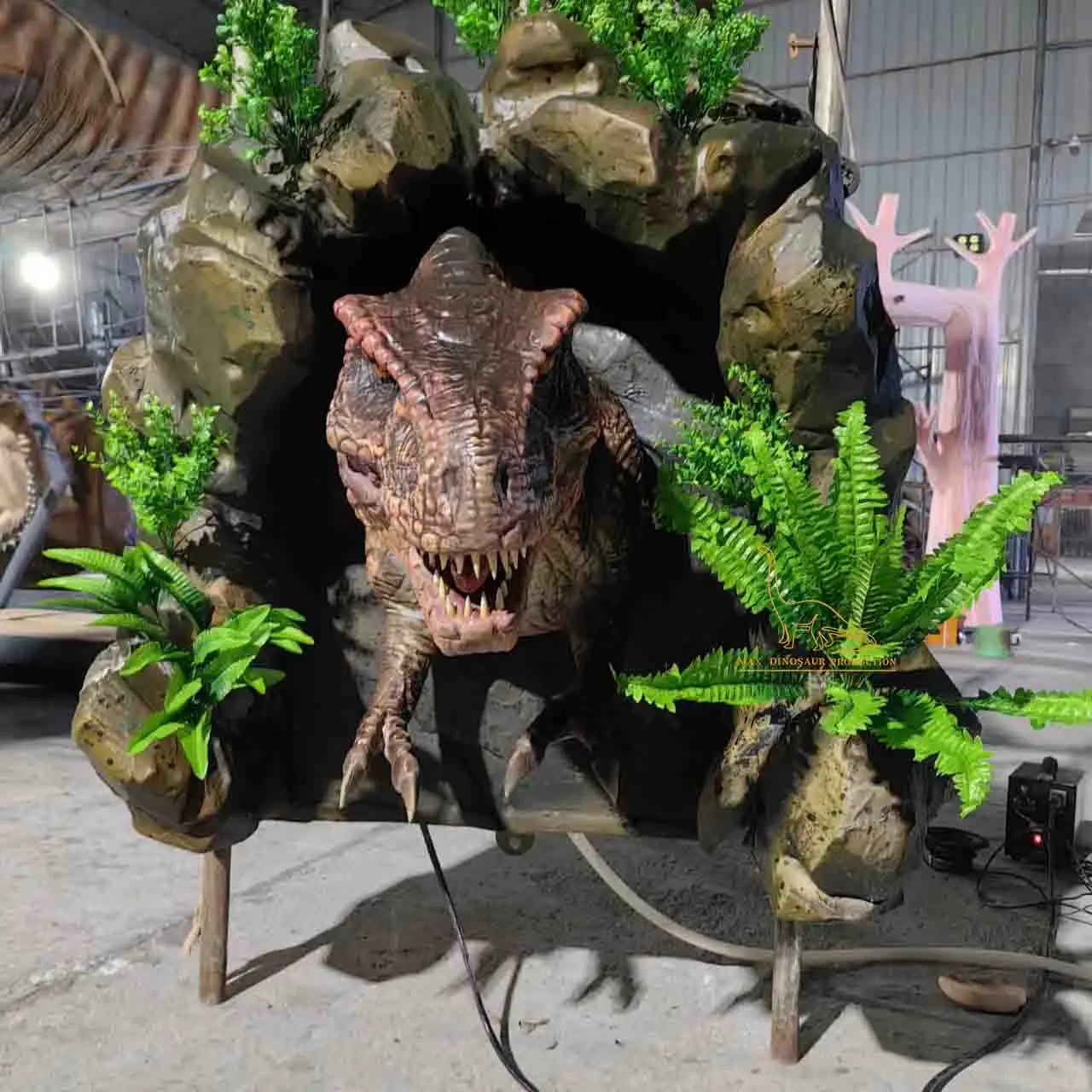 Animatronic Animals Realistic Animatronic Lifesize T-rex  Dinosaur Head Spray Smoke in Cave Covered by Plants